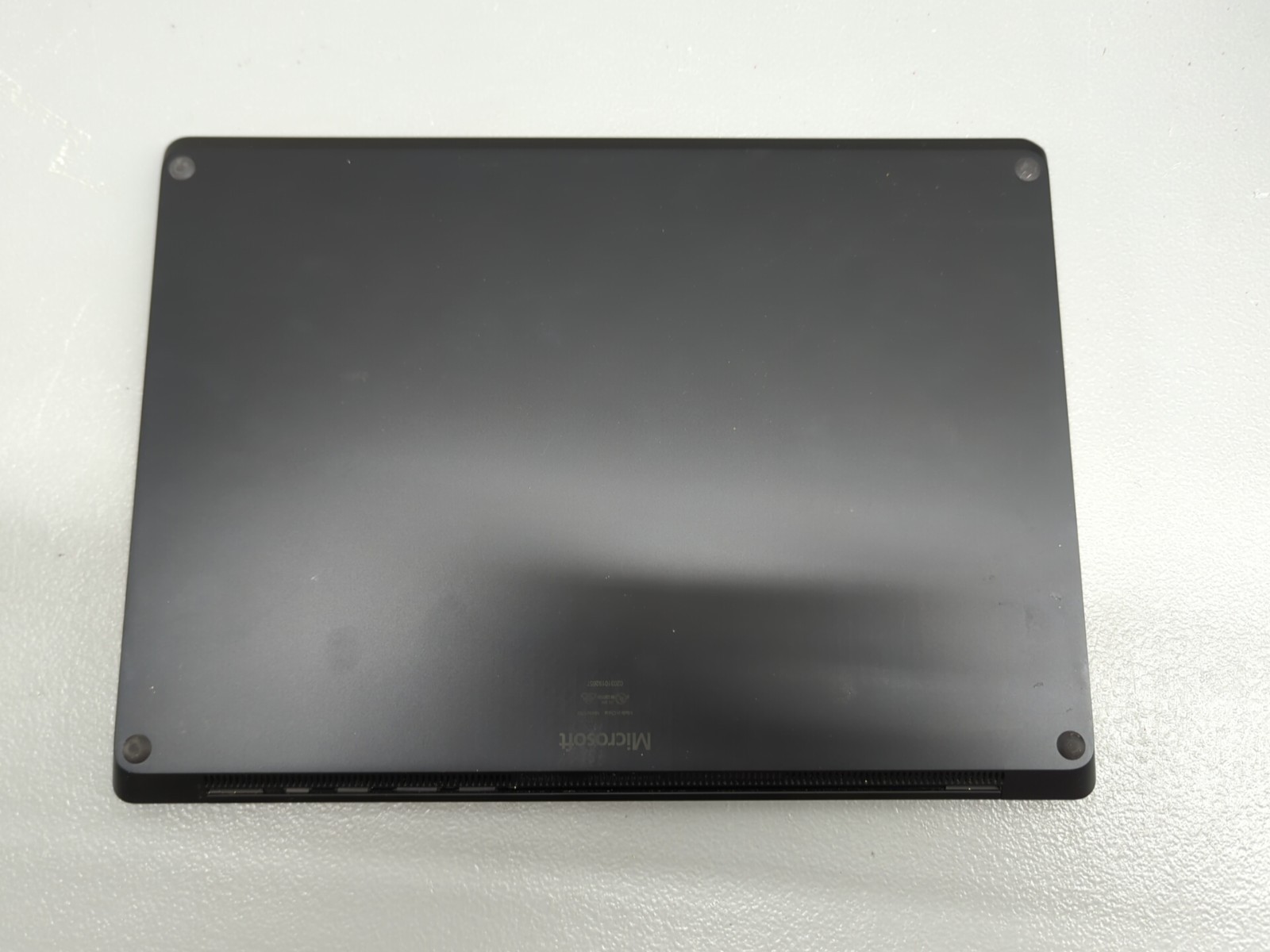 Microsoft Surface Laptop 2 13.5″ i7-8650U 16GB 512GB SSD Win 11 Pro – Used