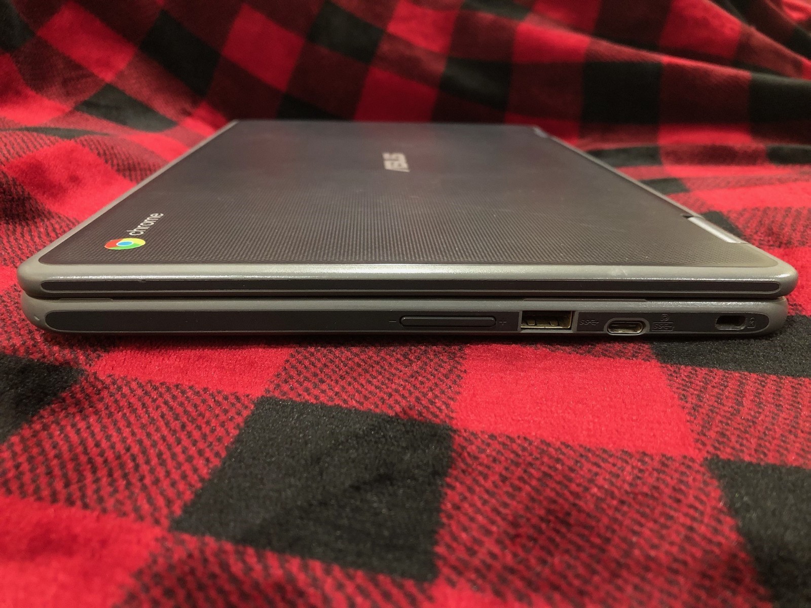 Starter CB Laptop 4GB Includes: Logitech wireless mouse & 6ft charging cord