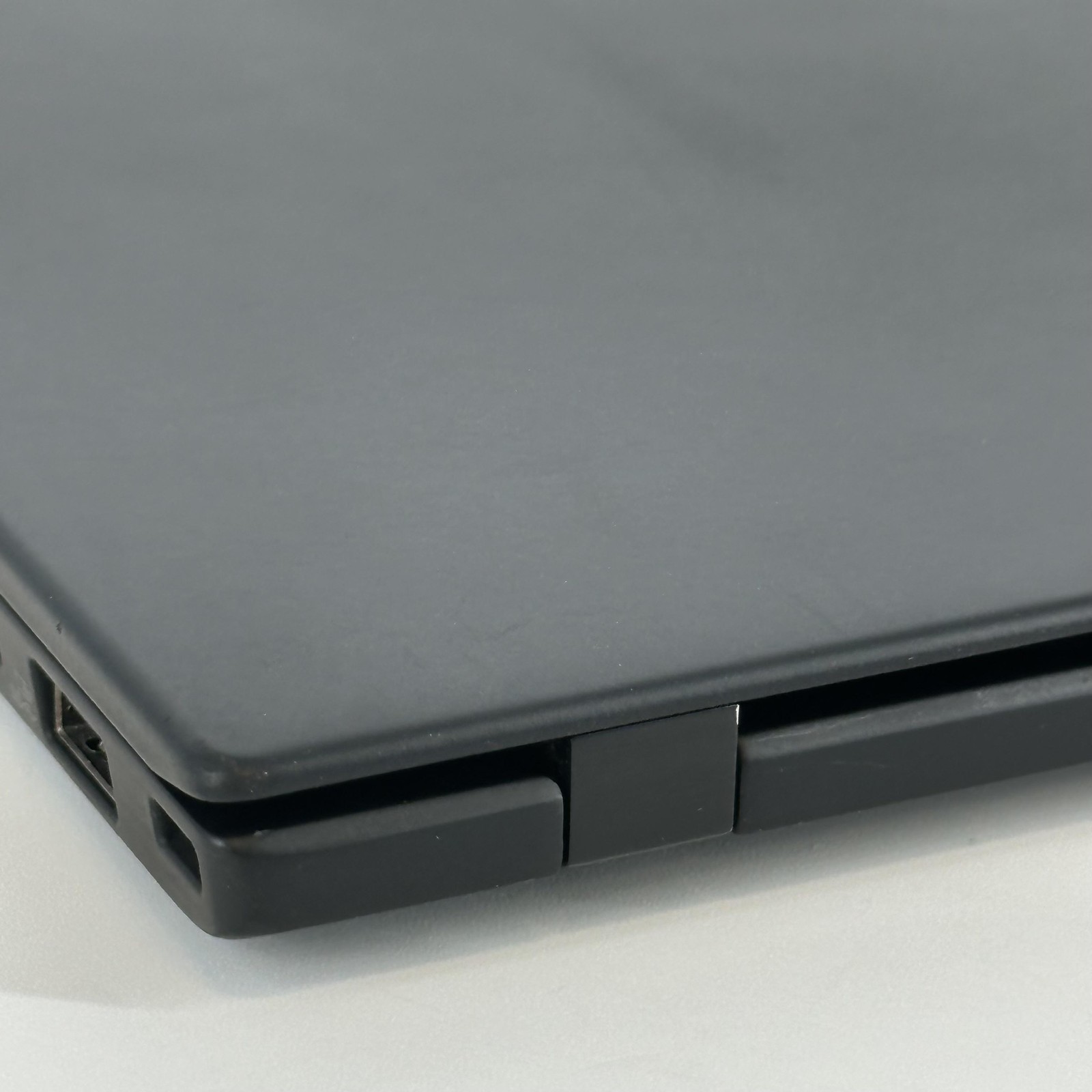Lenovo ThinkPad X1 Carbon Gen 6 14 2K i7-8650U 1.90GHz 16GB 512GB SSD LCD Issue