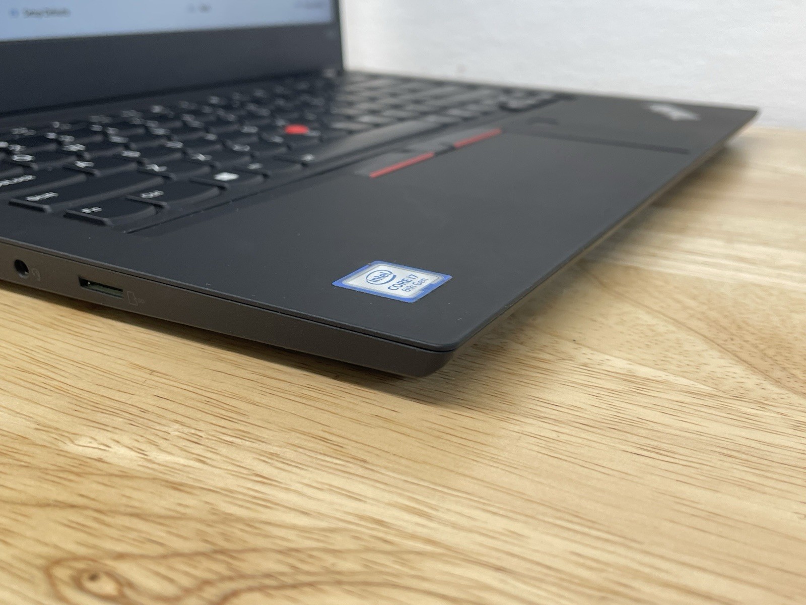 Lenovo ThinkPad T490 Core i7-8565U 1.80GHz – 8GB RAM 256GB SSD Win11