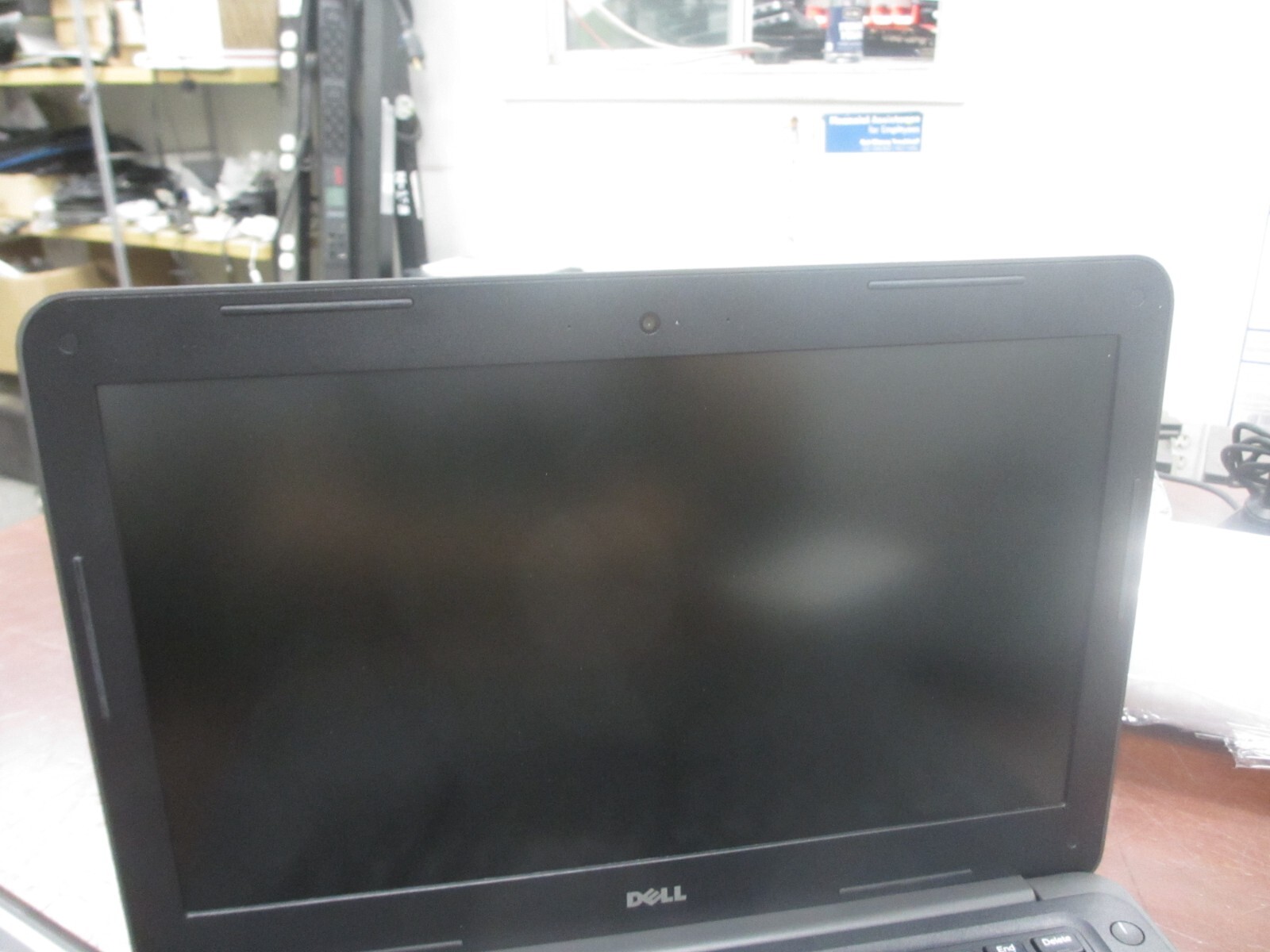 Dell Latitude 3380 2.00GHZ i3-6006U 128GB SSD 4GB Laptop w/ AC , OS [BatteryLow]