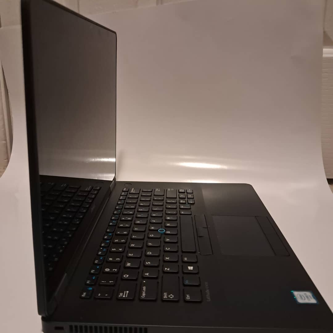 Dell Latitude E7470 14” Touch i5-6300U 8GB RAM SSD Win10 + Charger