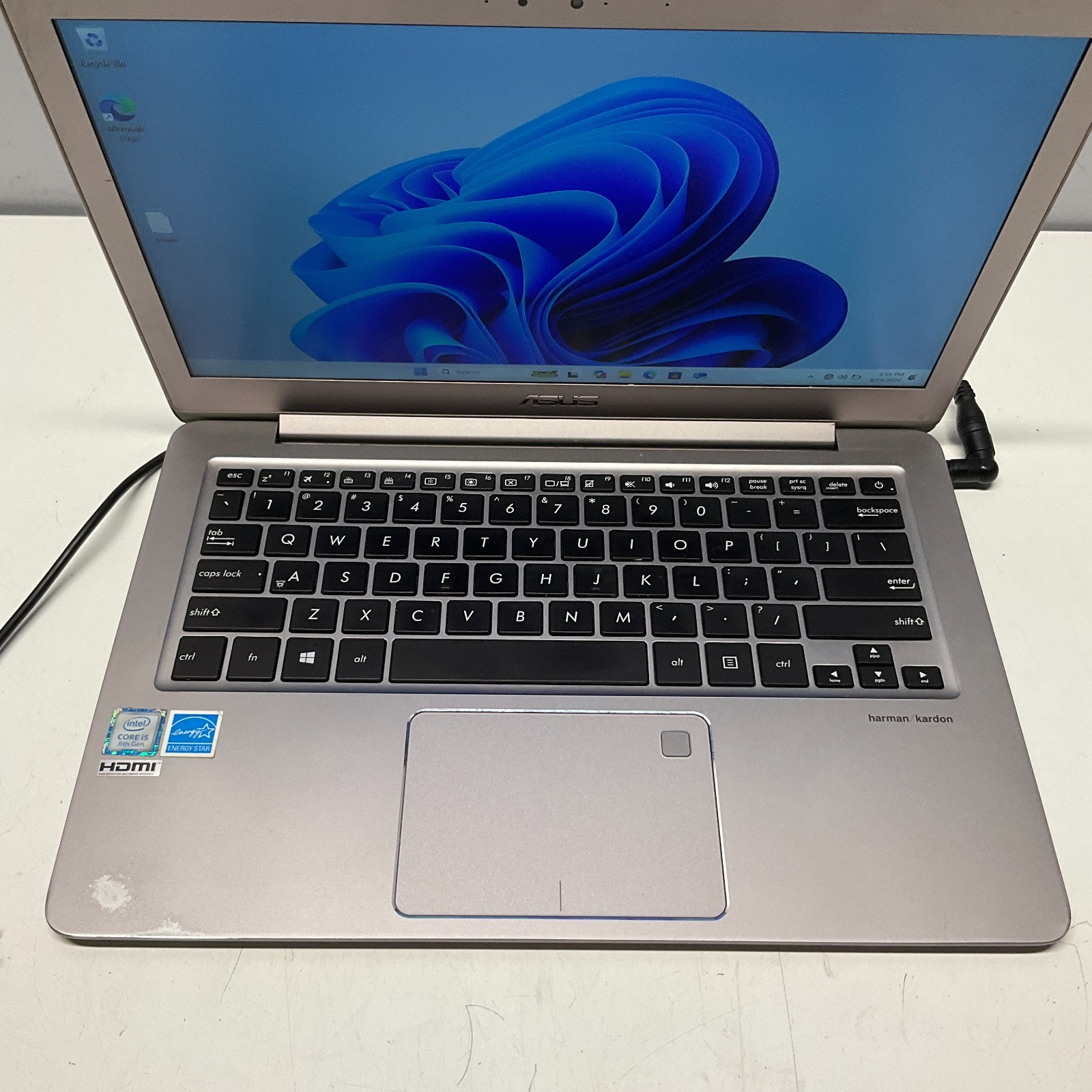 ASUS Notebook UX330UAK 13.3″ Laptop i5-7200U @ 2.50 GHz 8GB 128GB SSD Win 10 Pro