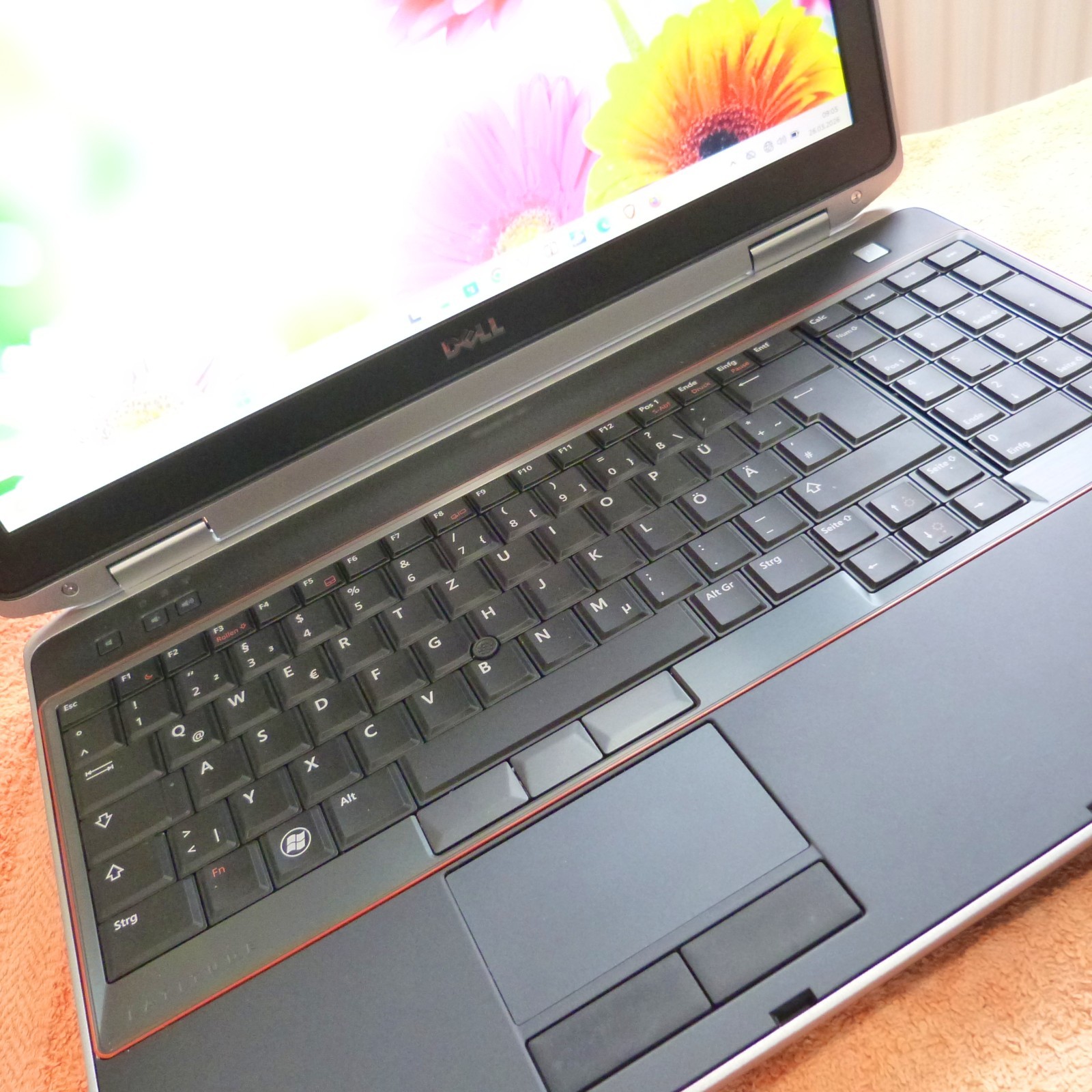 XL Lot of DOCK Dell E6520 METAL Business 15″ HD l Windows 11 SSD TURBO i5