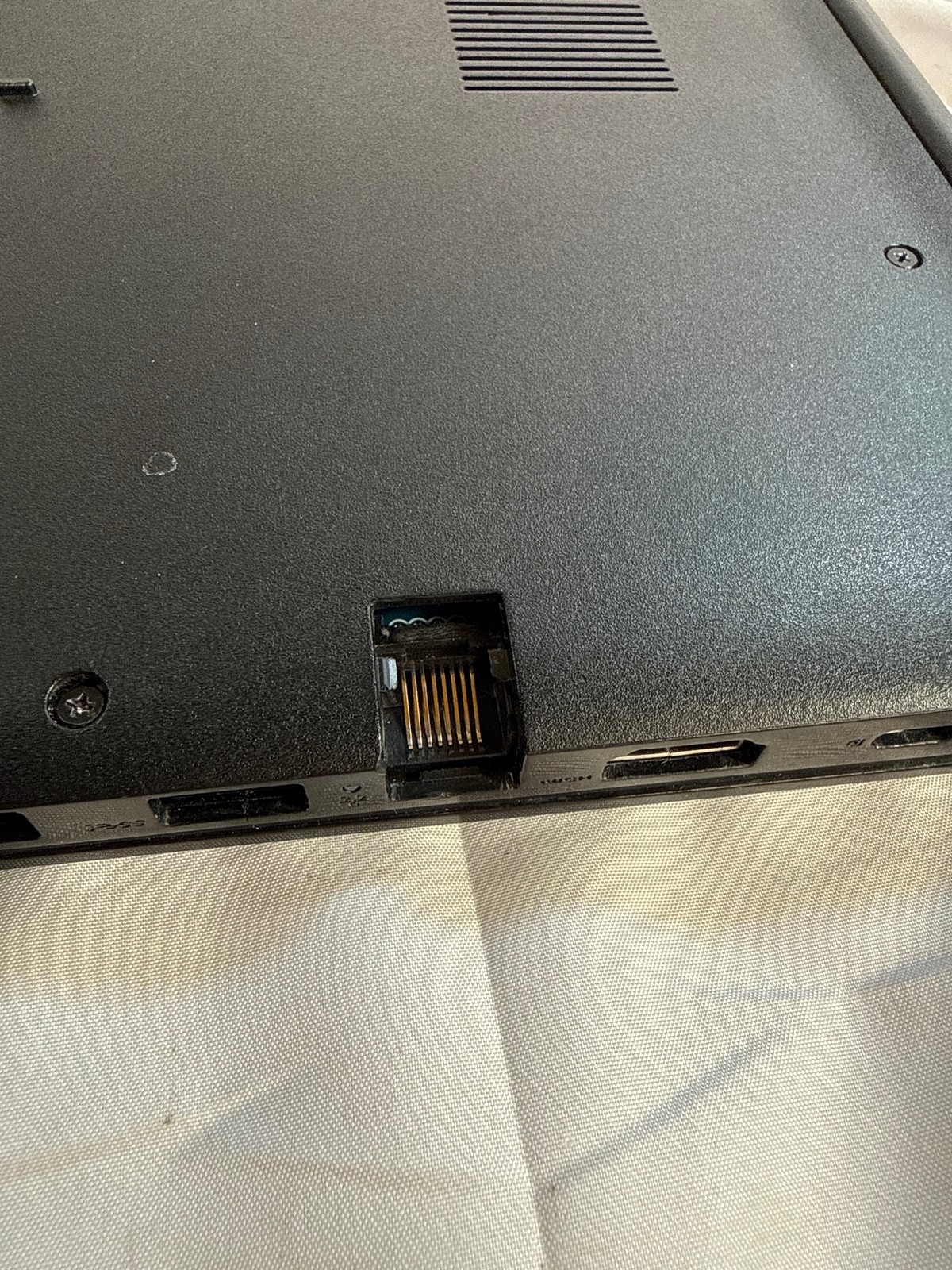 Dell Latitude 3500 Intel i7-8565U 16 GB 256 GB SSD NVIDIA MX130 2GB