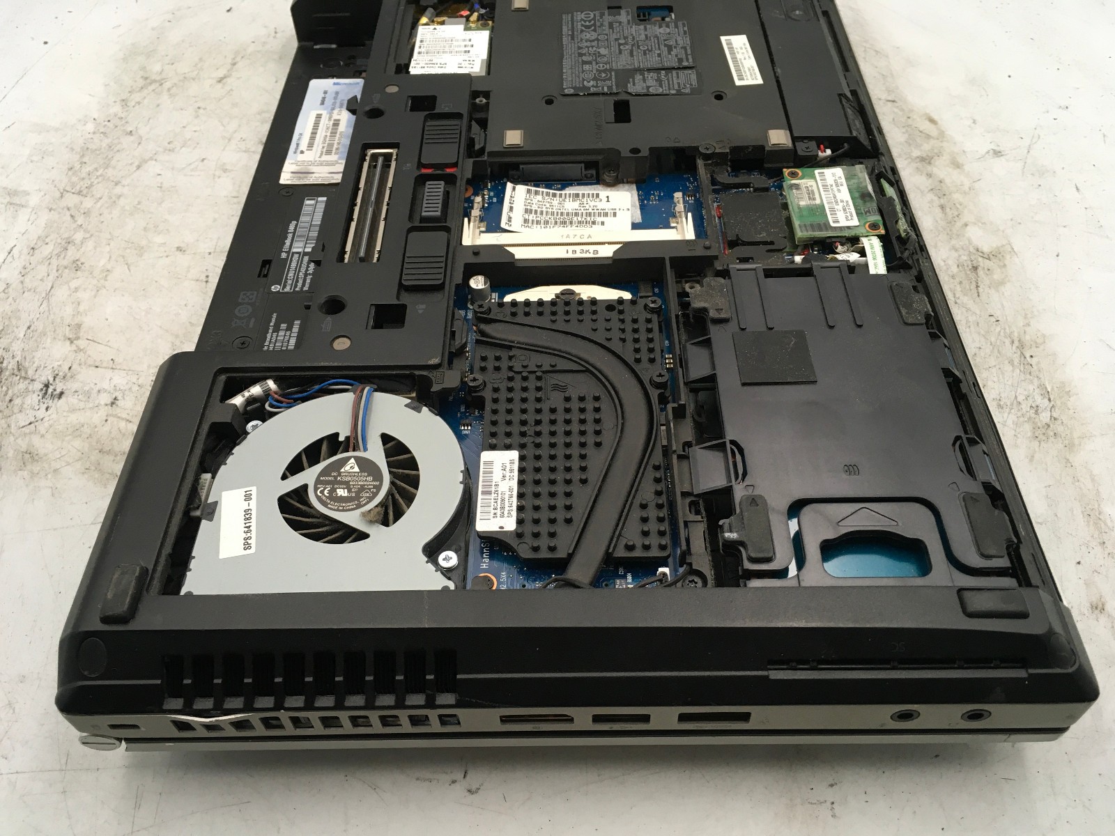HP ELITEBOOK 8460P – FOR PARTS/NO POWER – INTEL I7-2620M – NO RAM – READ DESC-BB