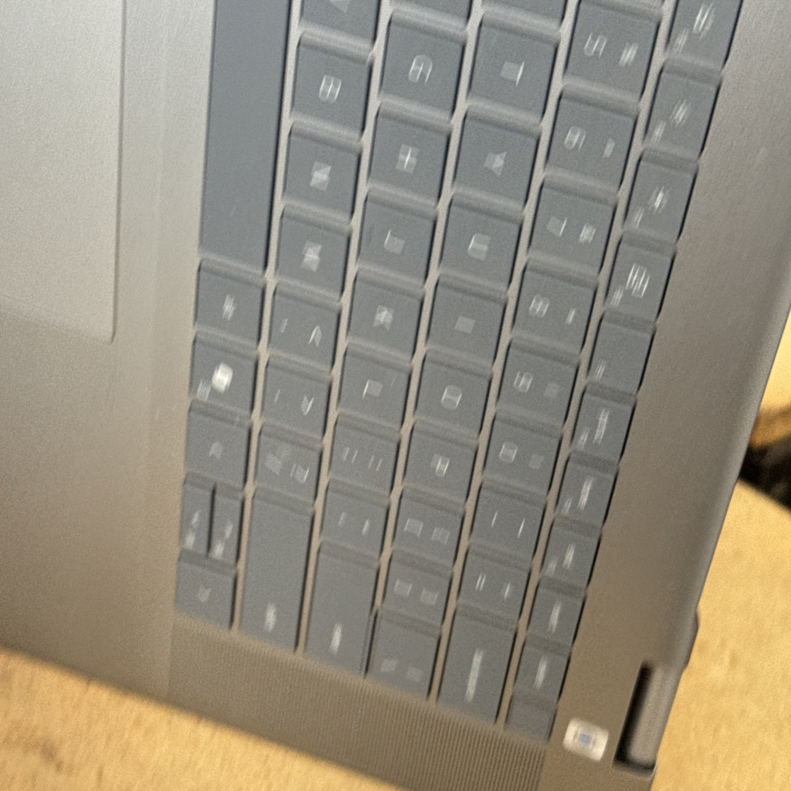 dell inspiron 16 7640 2in1 I7 Ultra 16GB 512GB NVMe Windows11 Great Condition