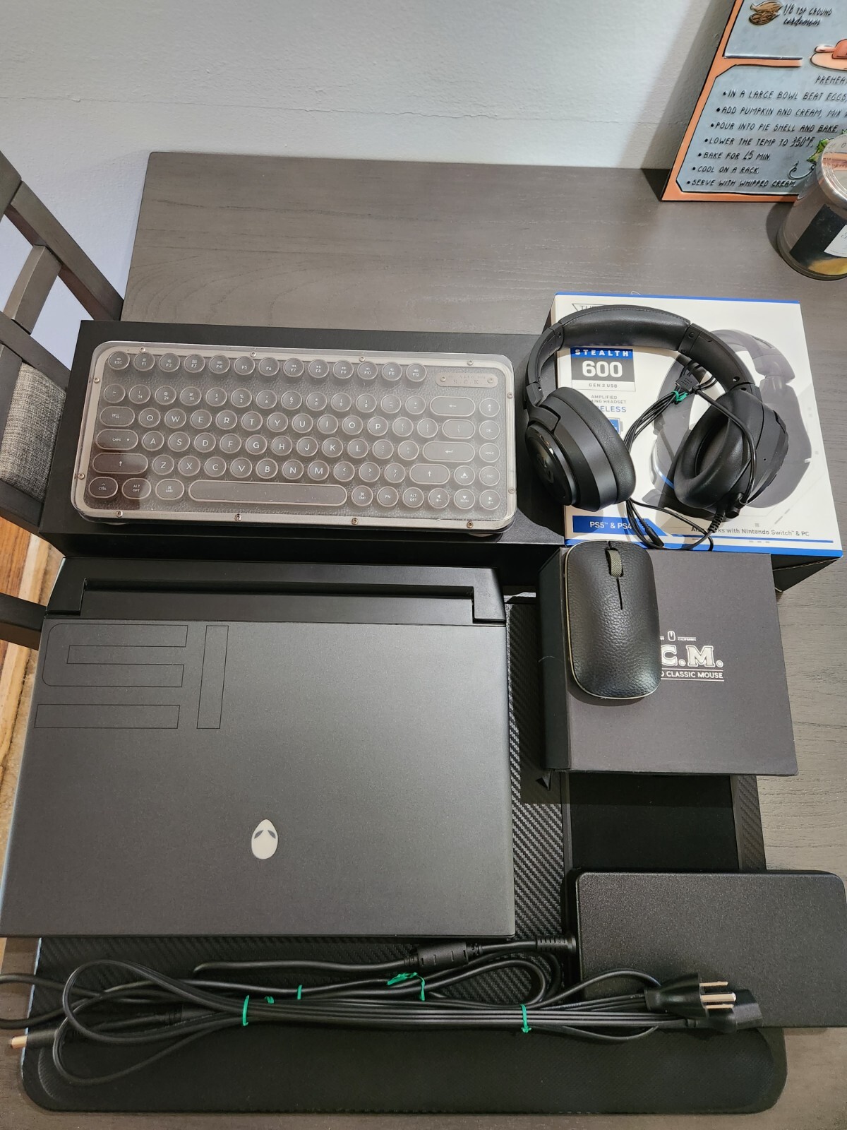 Alienware m15 R4 15.6″ (2TB SSD, Intel Core i7-10870H, 16GB RAM, NIVIDIA 3070)