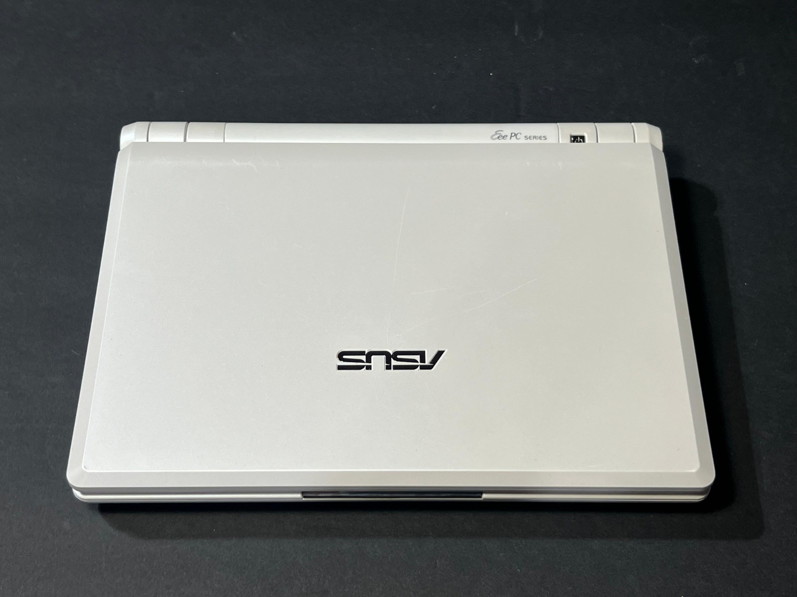 PC Asus EEE PC 900 Pearl White NO CORD – BROKEN SCREEN – SOLD AS-IS E02