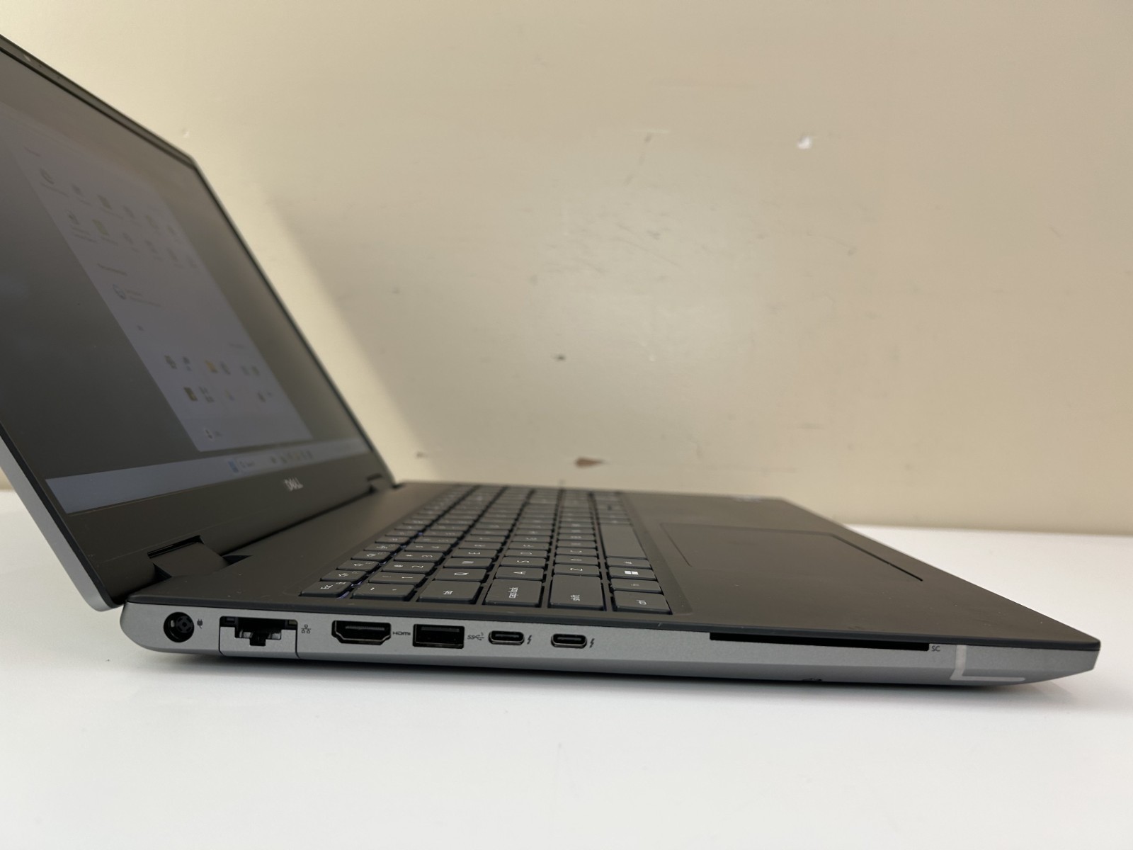 LAPTOP Dell Precision 7680 16″ Core i7-13850HX 16GB RAM 1TB SSD RTX 2000 Win 11