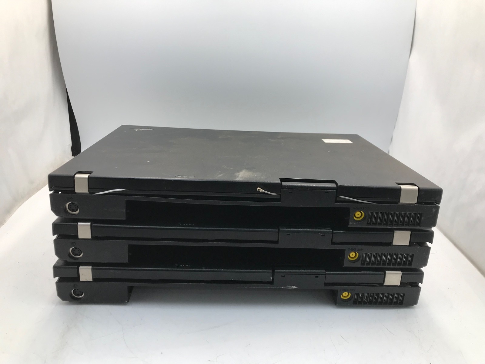 Lot of 3 Lenovo ThinkPad R61 Intel Celeron 15″ Laptop -POWER ON/Various Parts-MZ
