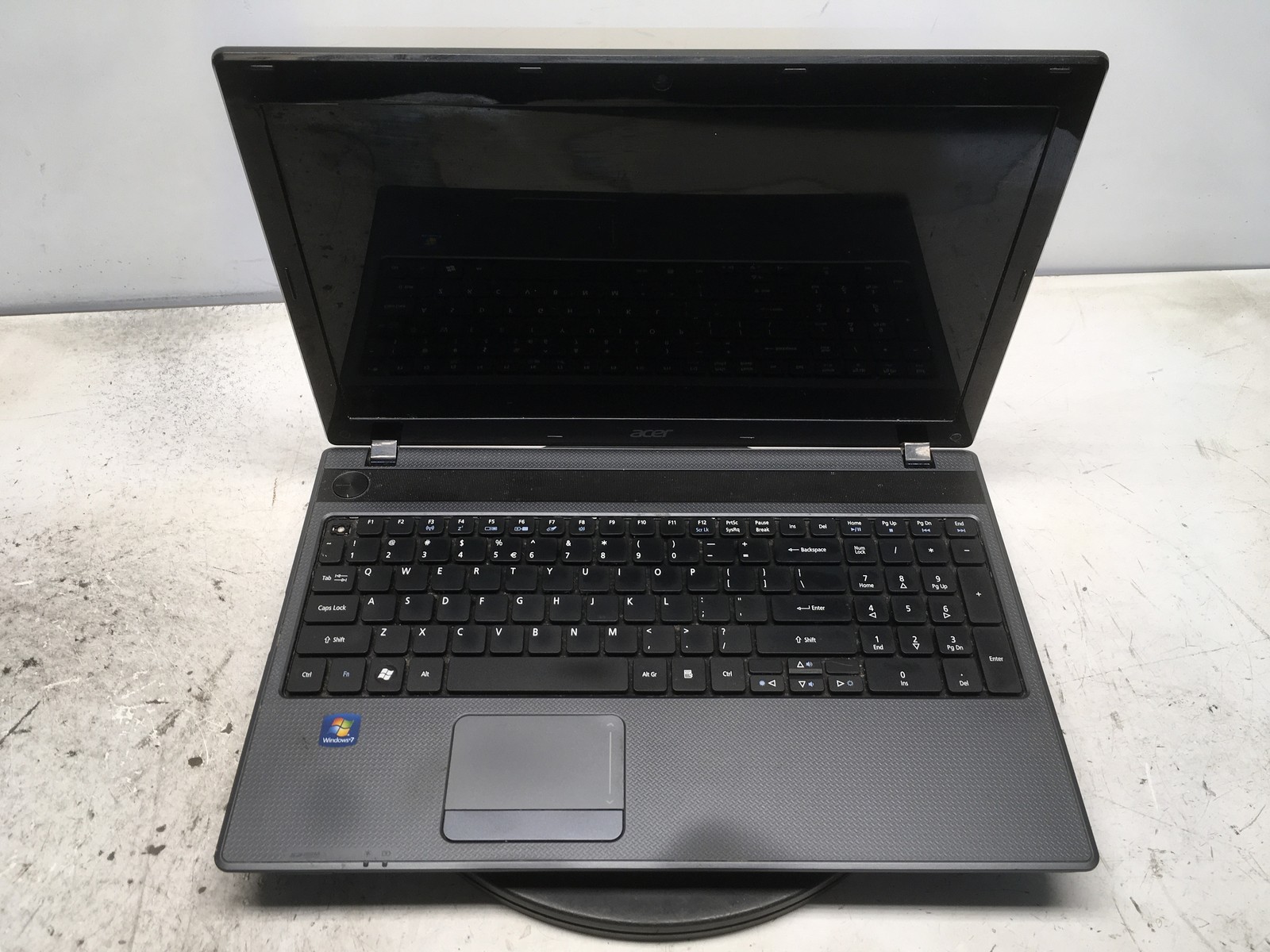 Acer Aspire 5733Z Intel Pentium P6200 2.13GHz 4 GB NO HDD No Batt