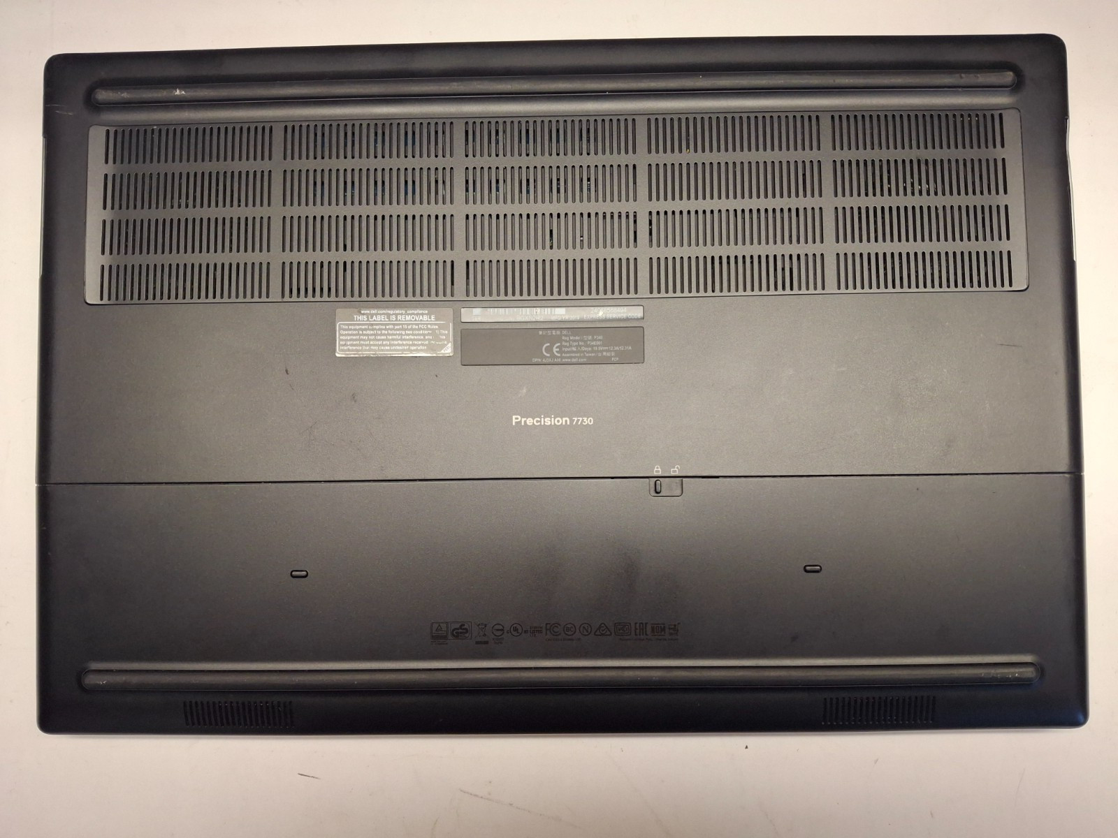 Dell Precision 7730 17.3″ FHD i7-8850H 32GB DDR4 256GB SSD Quadro P3200 Win11P