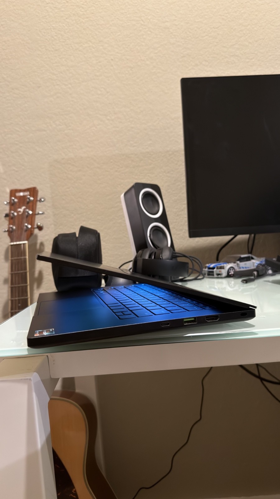 Razer Blade 14″ (2022) – AMD Ryzen 9 6900HX, RTX 3060, 16GB RAM, 1TB SSD