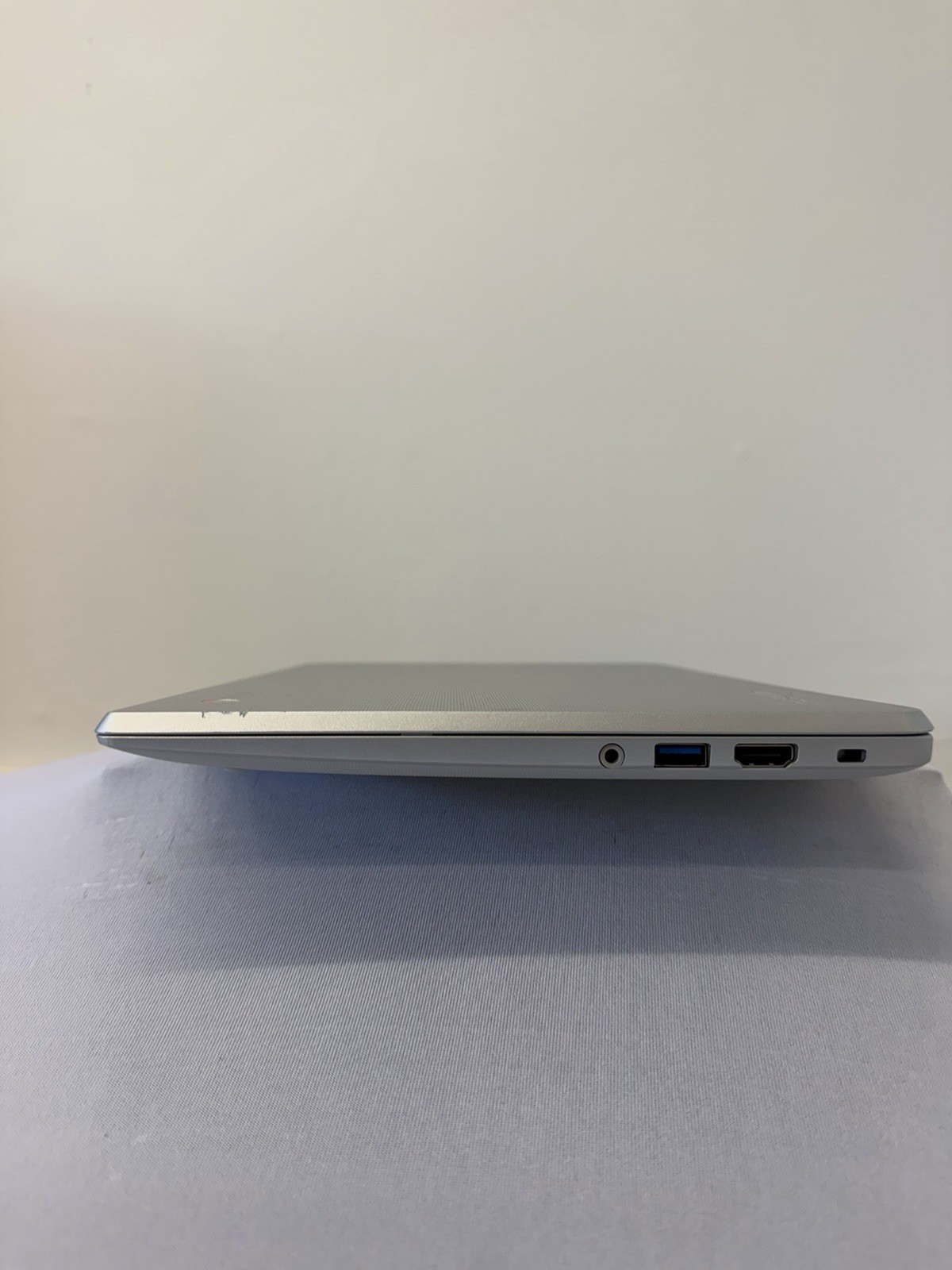 Toshiba CB35-B3330 Laptop – Good Screen – Intel Celeron N2840 – Read Des