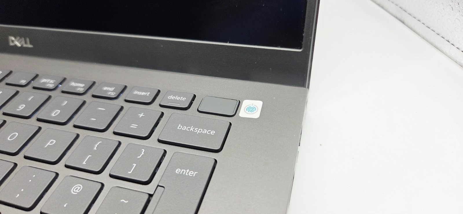 D​ell Vostro 5402 Laptop Core i5-1135G7 8GB 256GB SSD Windows 11 Pro