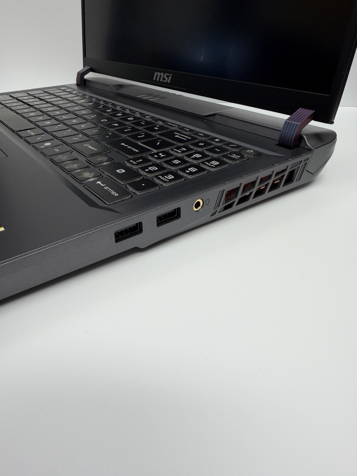 MSI Vector A16 HX A8WHG-004US 16″ Gaming Laptop R9 8940HX 5070Ti 32G-DDR5 2TB