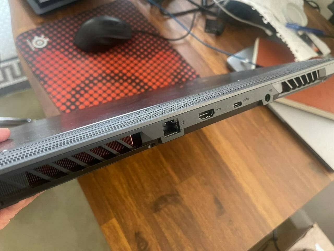ASUS ROG Strix SCAR III RTX 2070 15.6” 240Hz i7-9750H 32GB RAM 1 TB SSD 1 TB HDD