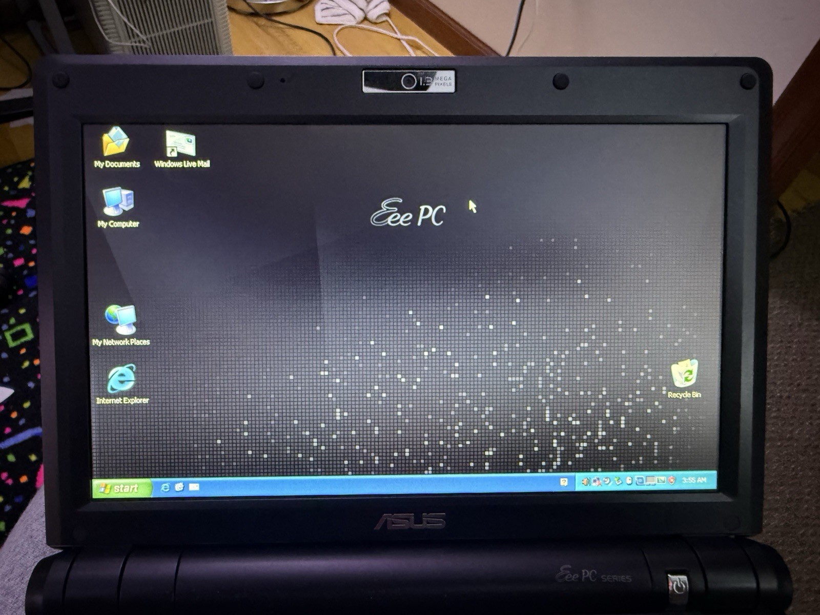 ASUS Eee PC 900 Vintage Netbook – Windows XP – Charger & Case Included