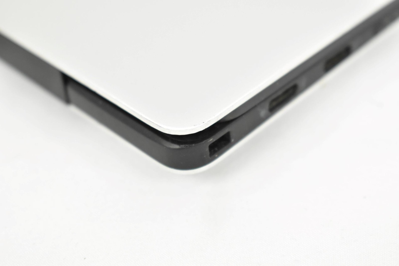 Dell XPS 13 9370 Laptop i7-8550U 1.8GHz 8GB 256GB SSD HD No OS 13.3″ *See Detail