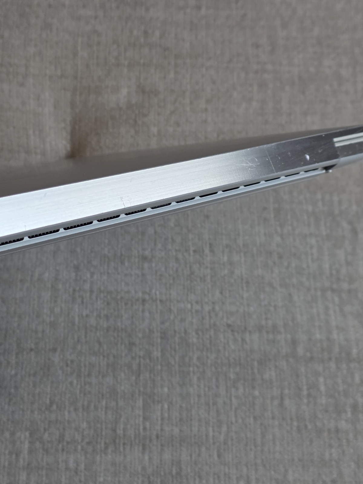 Dell XPS 15 9520 White 15.6″ 3.5K OLED Touch i7-12700H RTX 3050 8GB RAM 512G SSD