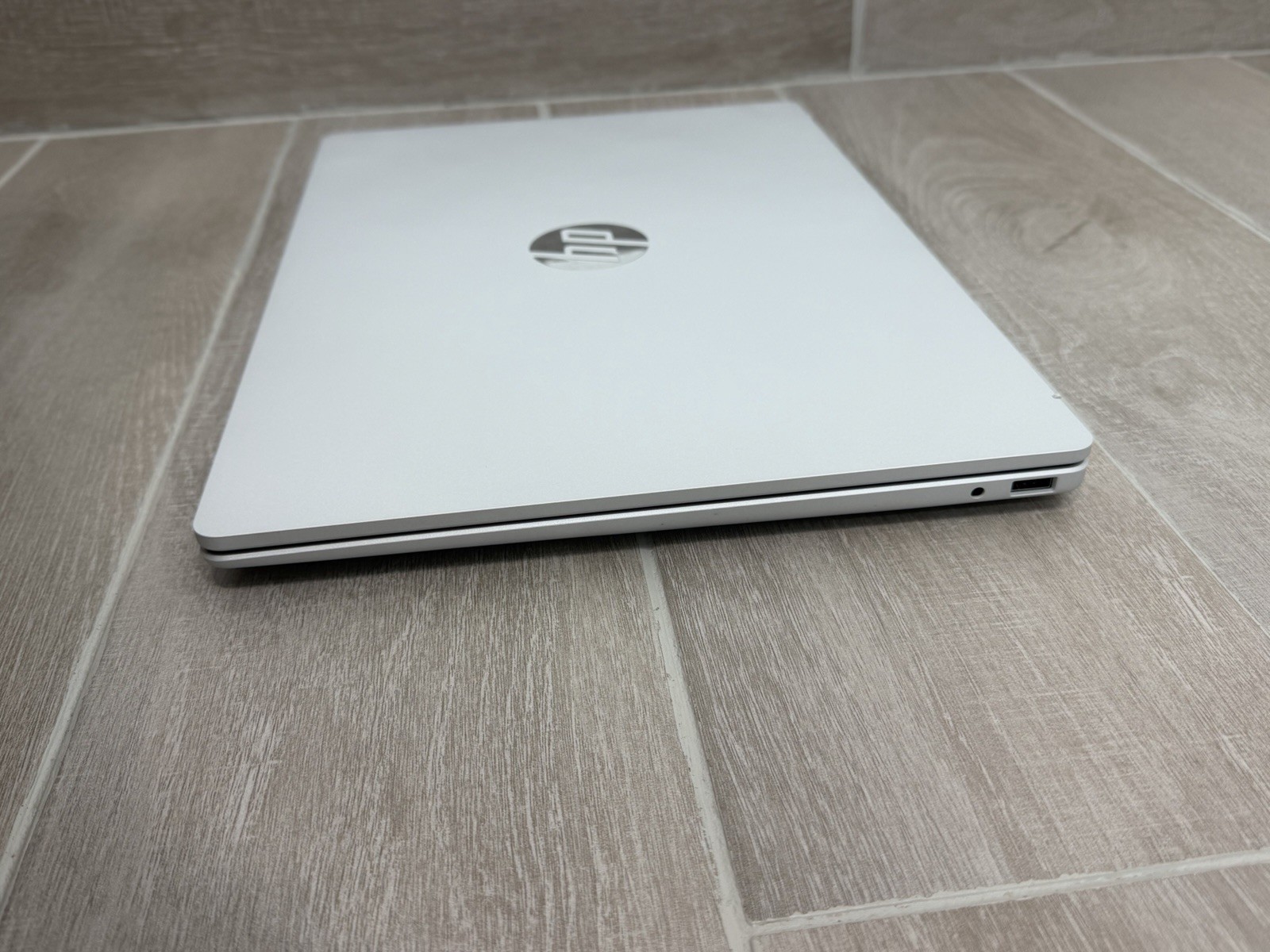 HP OmniBook 3 16″ WUXGA Touch Laptop AMD Ryzen 5 40 16GB RAM 256GB NVMe Win-11