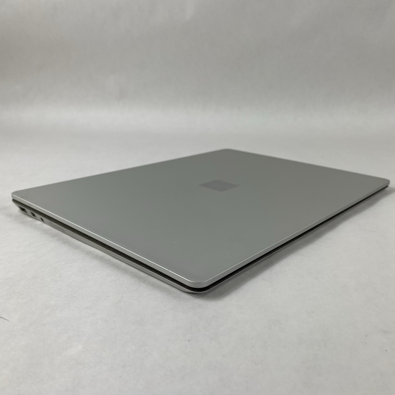 Microsoft Surface Laptop 13.3″ i5-7200U 2.50 GHz 8 GB RAM 256 GB SSD Windows 11