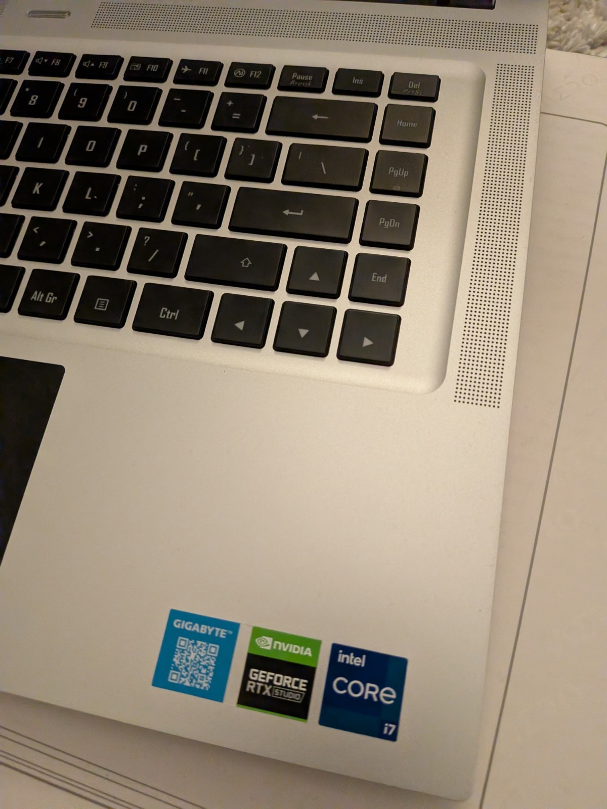 Gigabyte Aero 16 Core i7 12700H 32GB 1TB SSD RTX 3070Ti 4K AMOLED Laptop