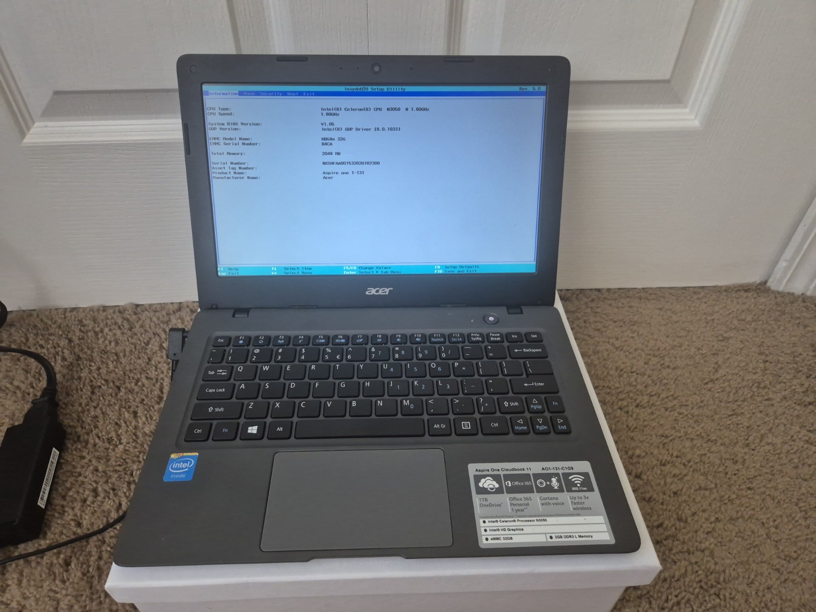 Laptop Acer Aspire One Cloudbook 11 Intel N3050 2GB 32GB AC adapter included