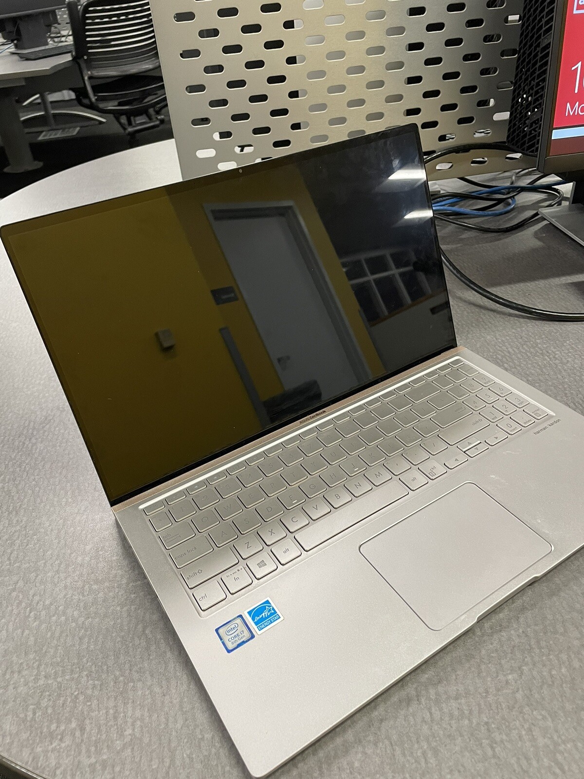 asus laptop Zenbook 15 UX533 Notebook. Silver. intel Core i7-8565 CPU @ 1.80GHz.