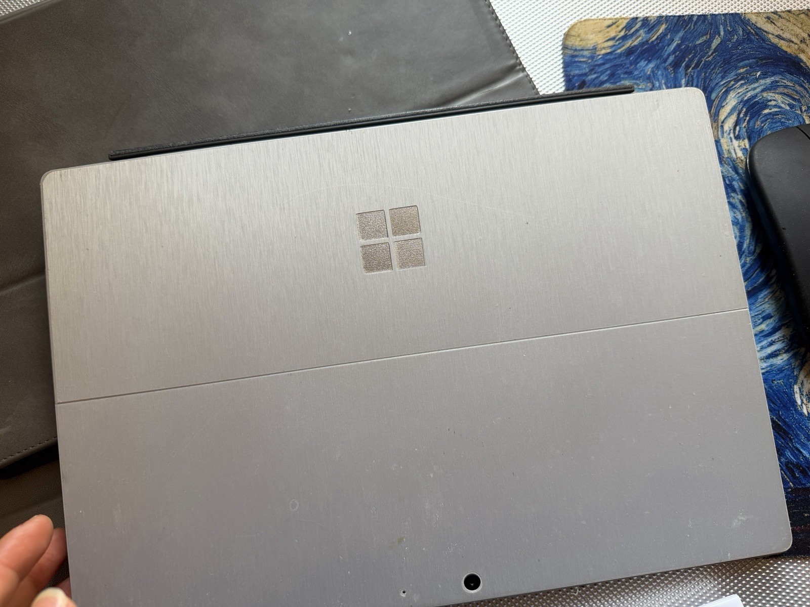 Microsoft Surface Pro 7 With All Accessories ( Keyboard,pen, Mouse And Cases)