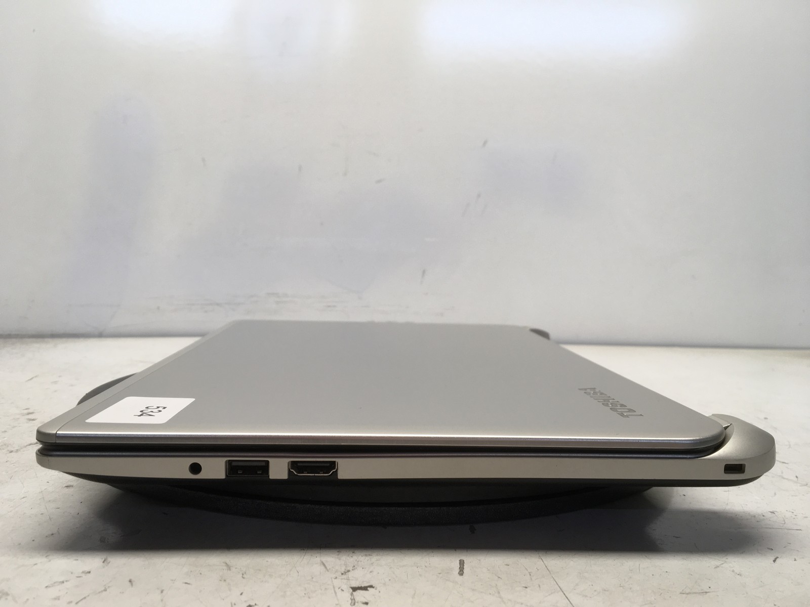 Toshiba Satellite E45-B4100 Intel i5-5200U 2.2GHz 6 GB NO HDD No Batt