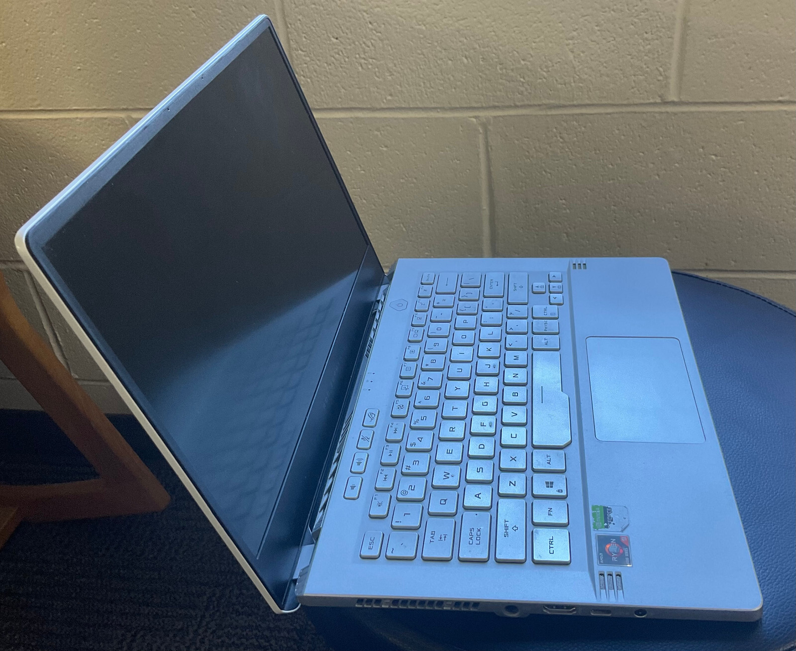 ROG Zephyrus G14 – AMD Ryzen 9 – 16GB Memory – GeForce RTX 2060 Max-Q – 1TB SSD