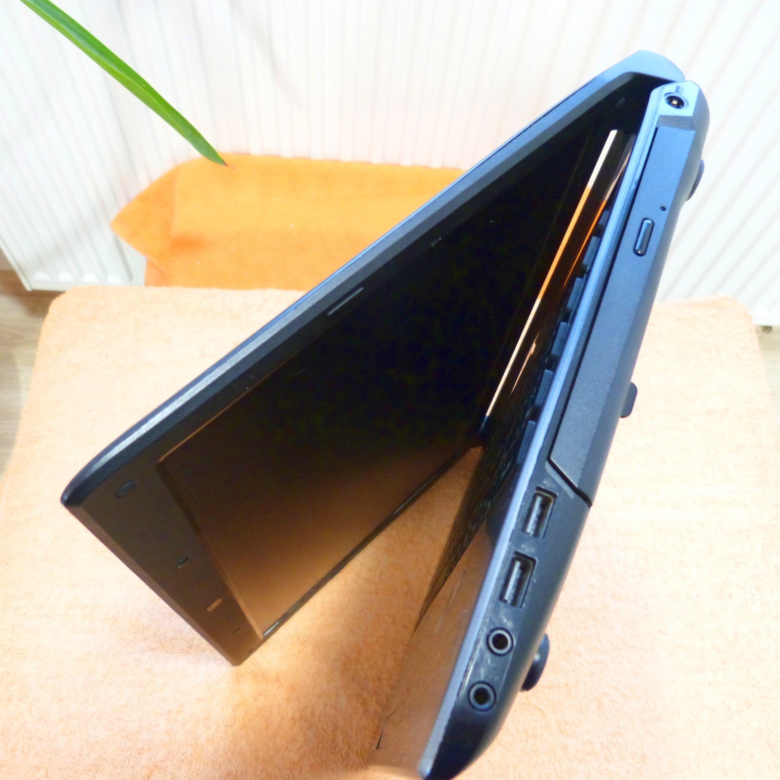 Medion P6816 DOLBY Business 15″ l 12GB RAM NEW l SSD Windows 10 HDMI USB3