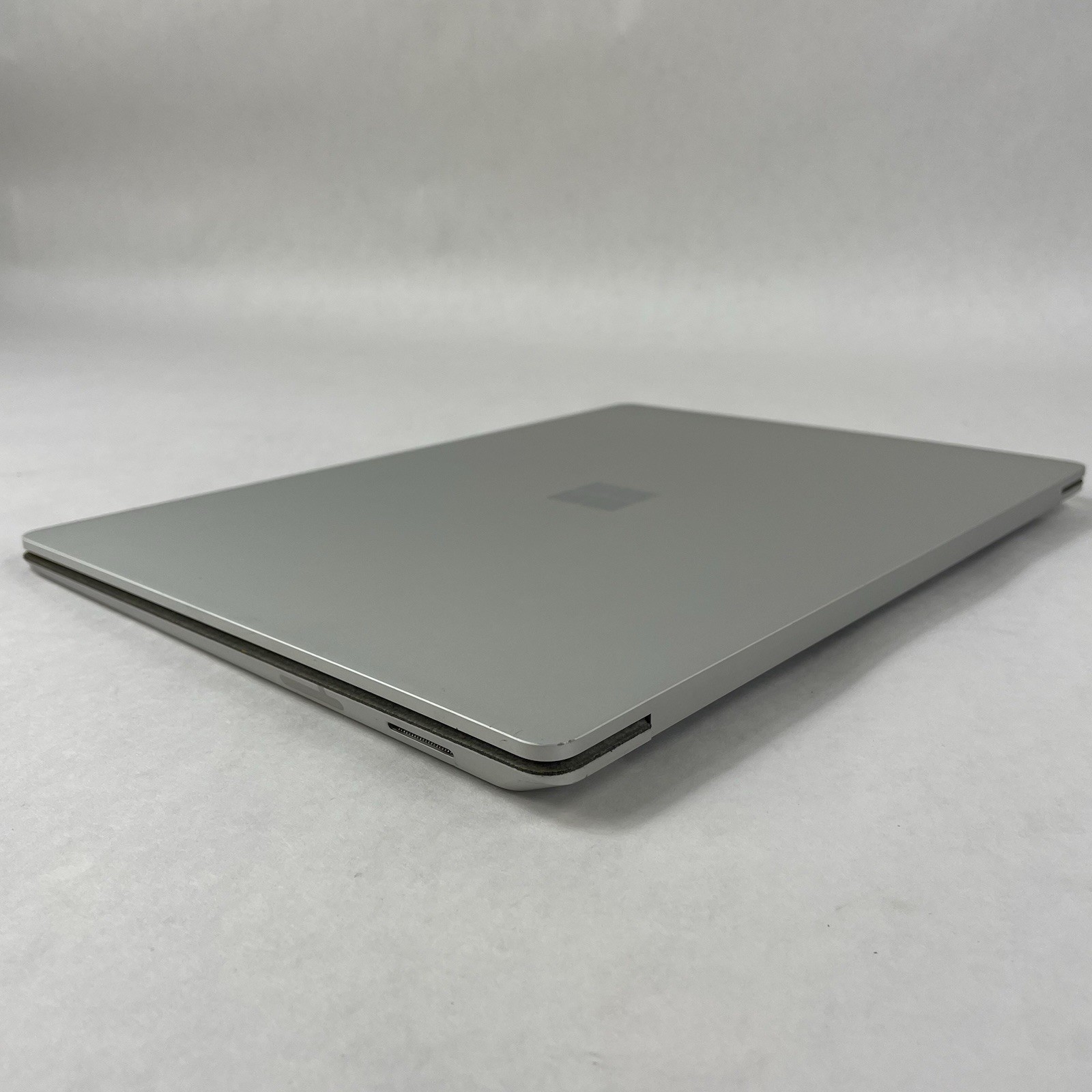 Microsoft Surface Laptop 13.3″ i5-7200U 2.50 GHz 8 GB RAM 256 GB SSD Windows 11