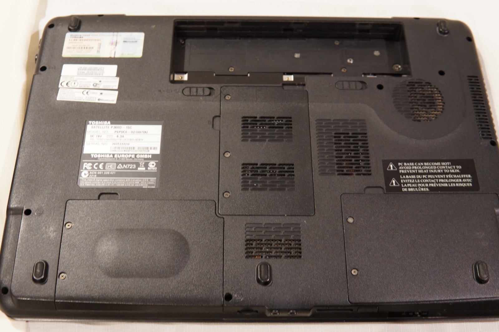 Lot of Laptops for parts. MacBook A1181, Toshiba P300D, Clevo W650SH