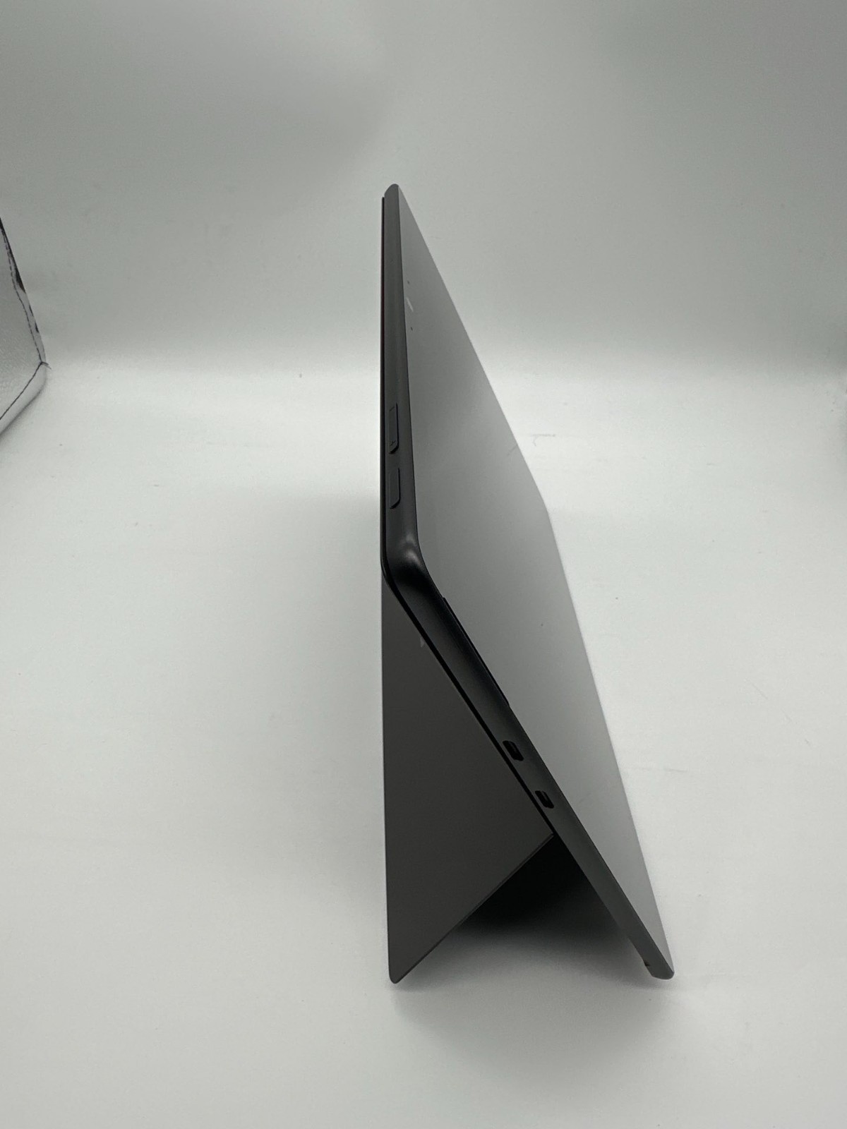 Microsoft Surface Pro 11 Copilot+ PC 13″ Snapdragon X Plus 16/256 SSD Win11 pro