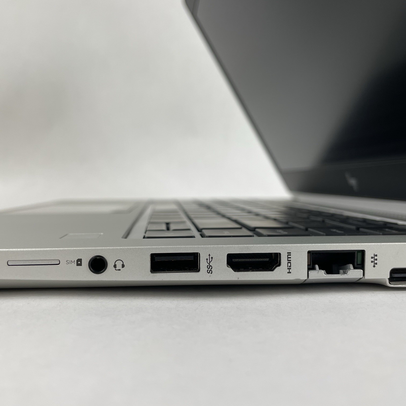 HP mt45 14″ Ryzen 3 Pro 3300U 2.10 GHz 8 GB RAM No SSD/OS/AC – Tilted Key
