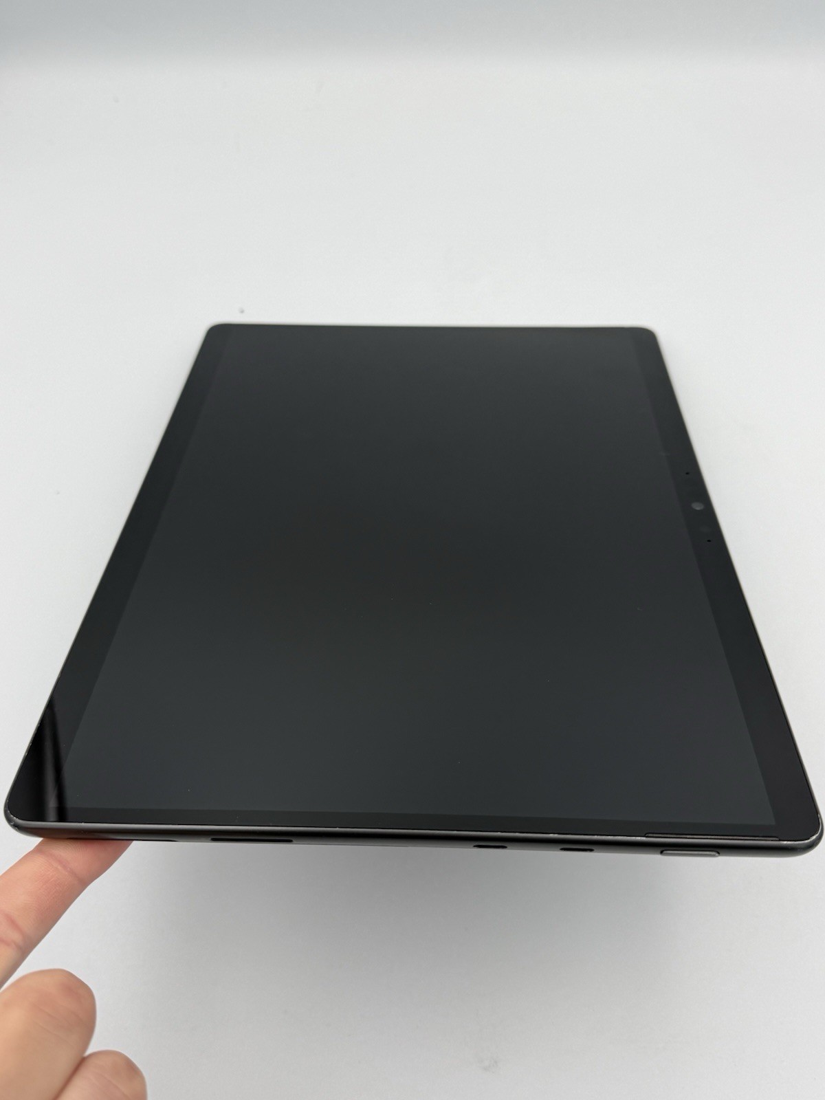 Microsoft Surface Pro 8 13” – i5 11th Gen | 8GB RAM | 256GB SSD (READ DESC) 39C