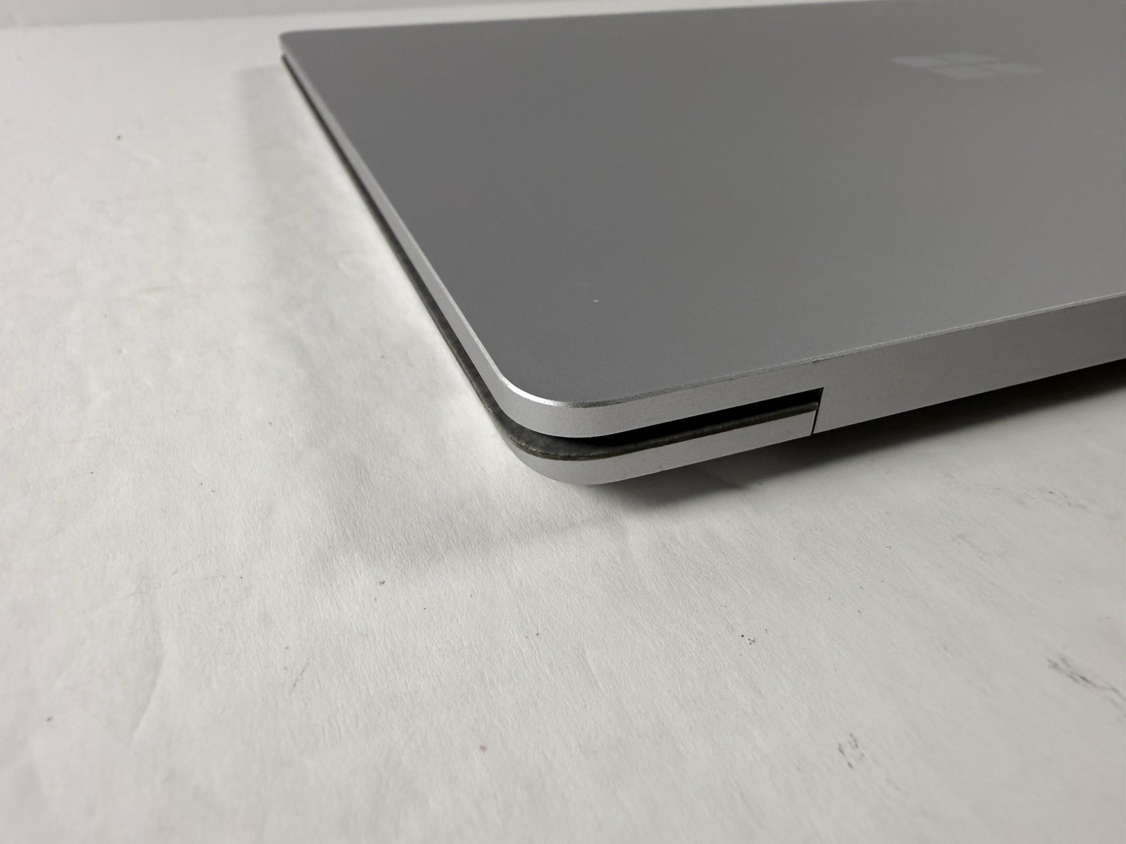 Microsoft Surface Laptop 5 13.5” 1950 Intel Core i7-1265U 16GB RAM 512GB NVME