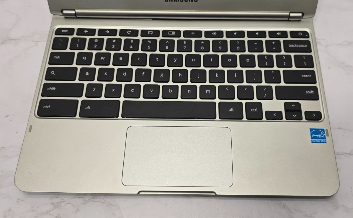 Samsung Chromebook XE303C12 11.6″ Exynos 5250 1.7GHz 2GB 16GB – 96% Battery Life