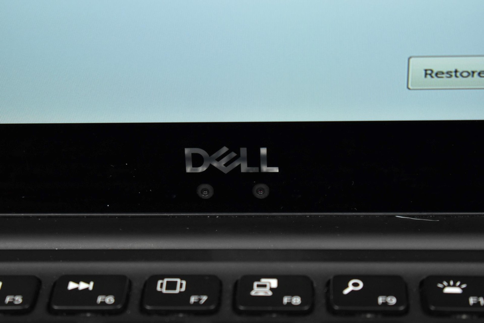 Dell XPS 13 9370 Laptop i7-8550U 1.8GHz 8GB 256GB SSD HD No OS 13.3″ *See Detail