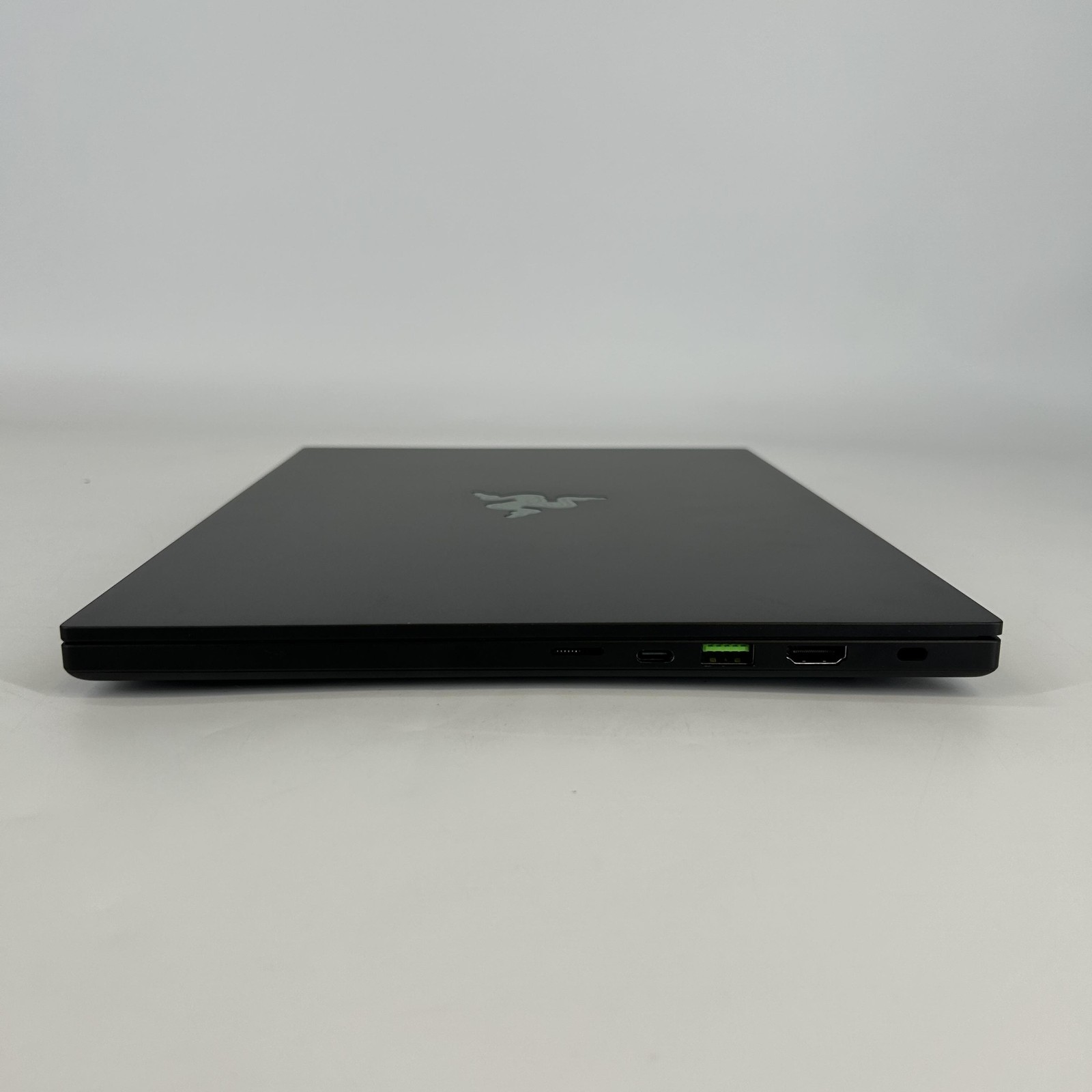 Razer Blade 14 120Hz QHD+ 2025 2.0GHz Ryzen AI 9 365 32GB 1TB RTX 5070 Excellent