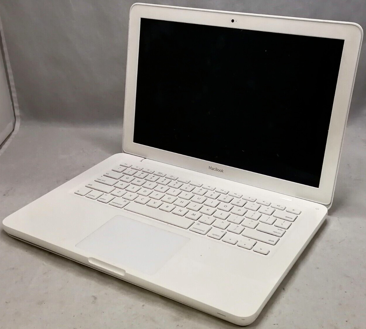 FOR PARTS Apple 13.3″ A1342 MacBook (Core 2 Duo P8600/2.4 GHz/NO RAM/NO HDD)
