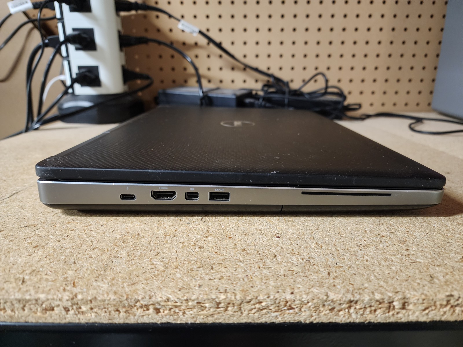 Dell Precision 7510 15.6″ i7-6820HQ 2.7GHz 16GB RAM 25GB SSD Win 11 Pro M1000M