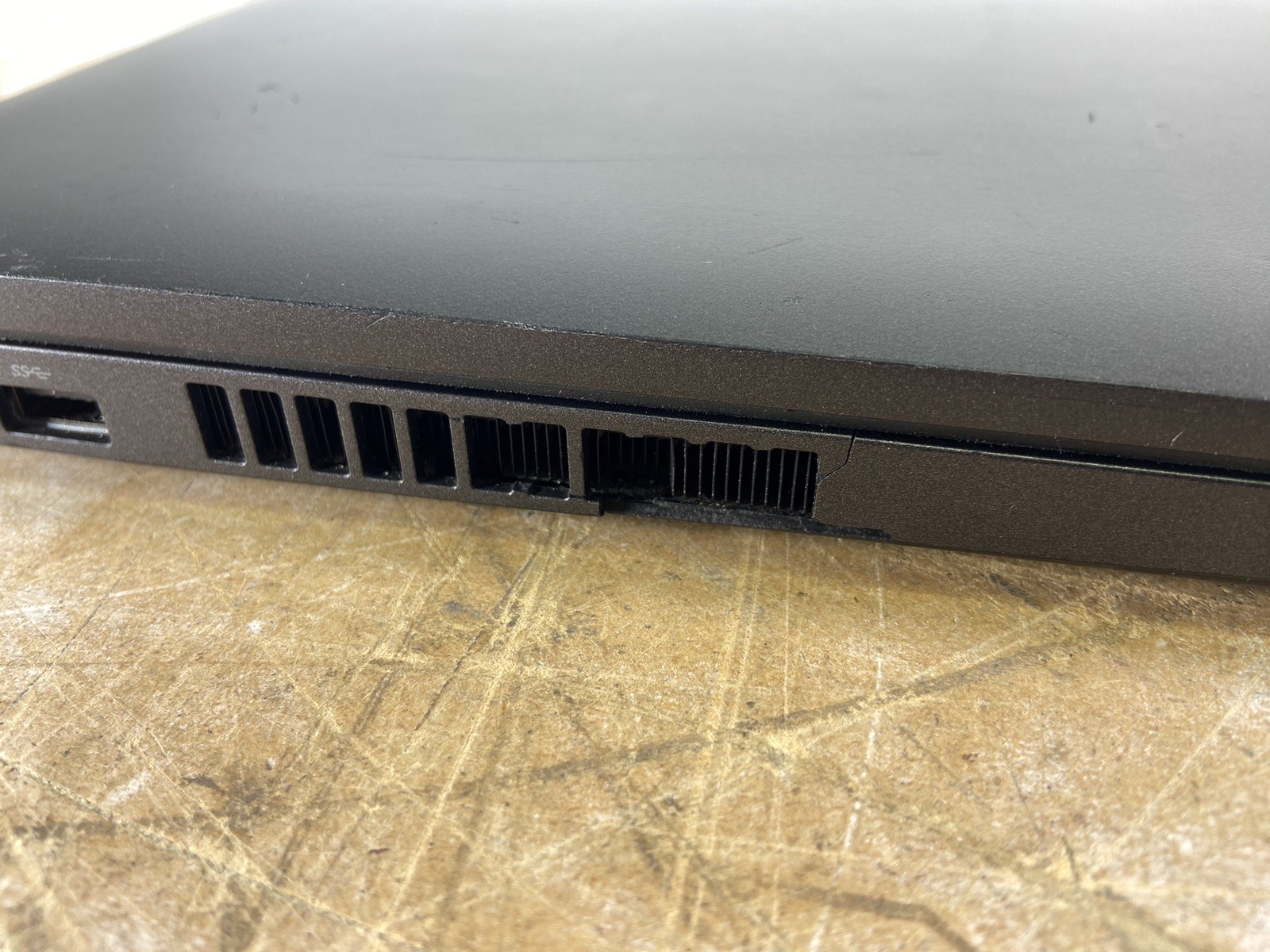 DELL LATITUDE 5500 i5-8365U @ 1.60GHz, 4GB RAM, NO HDD/OS