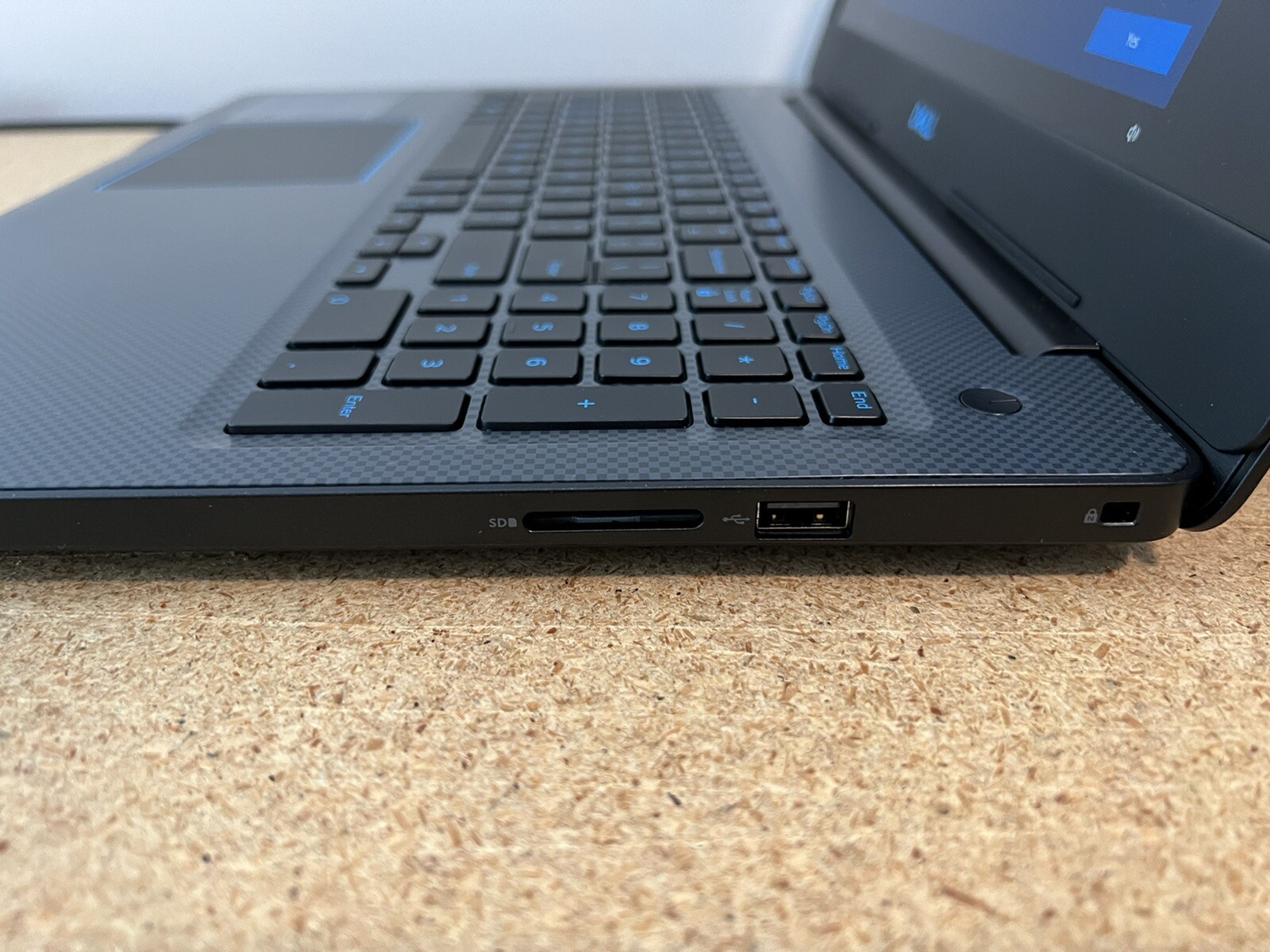 Dell G3 15-3579, Intel i7-8750H, 8GB DDR4, 128GB SSD + 1TB HD, GTX 1050ti 4GB