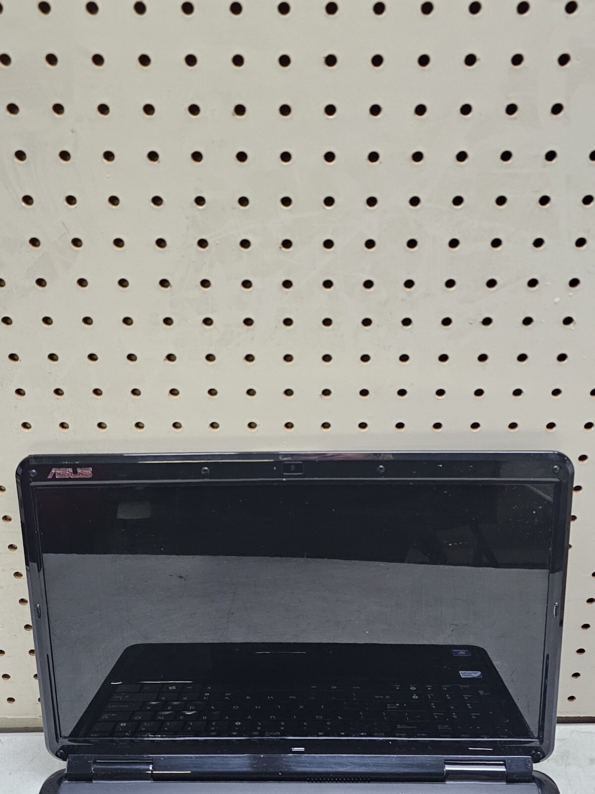 ASUS K60IJ Laptop – Pentium T4300 – 4GB RAM – 300GB HDD – BAD TRACKPAD – READ