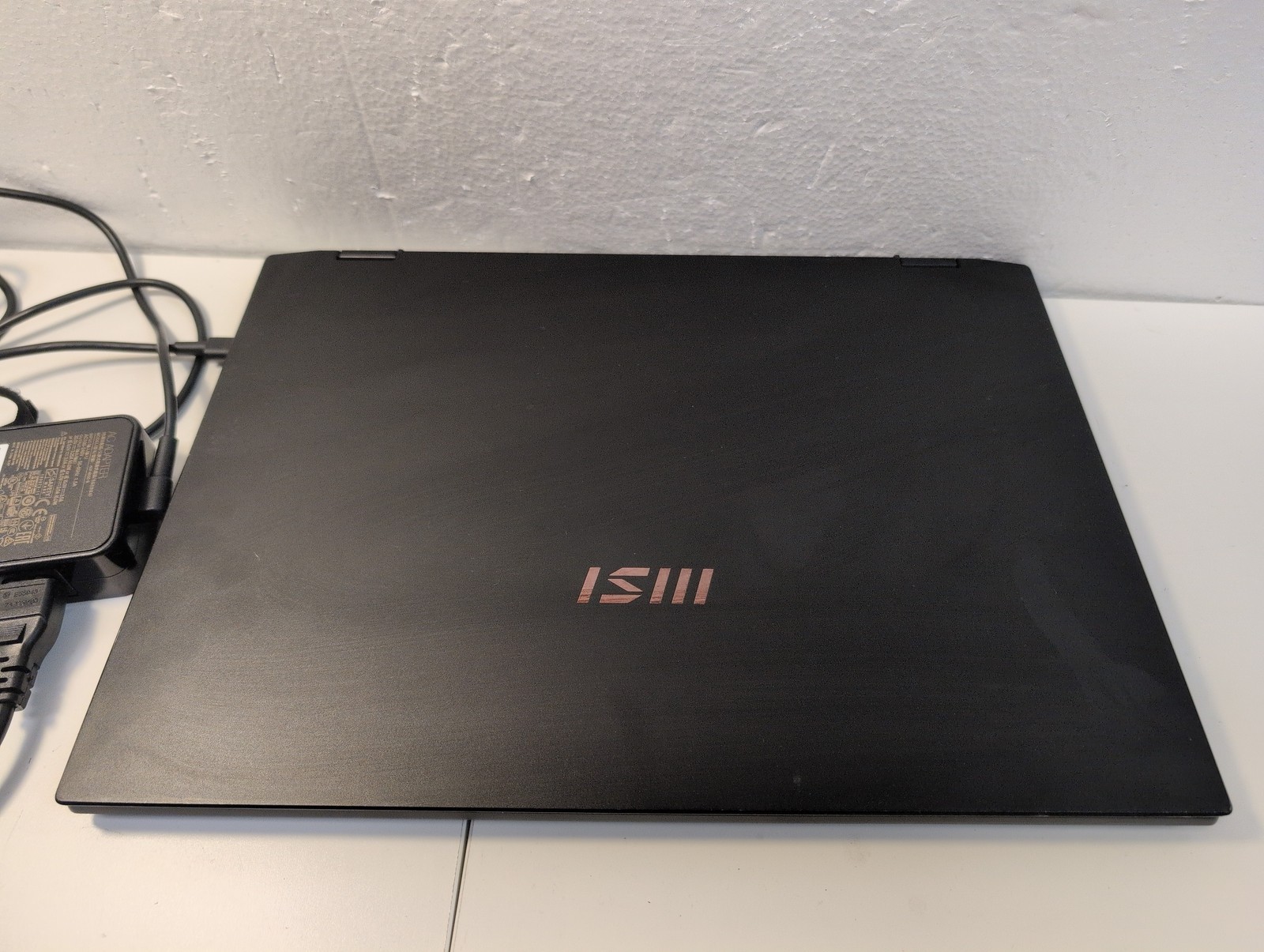 MSI Summit E16 Flip 16″ TOUCH Laptop i7-1195G7 CPU/16GB /1TB SSD/Win11 (READ) –