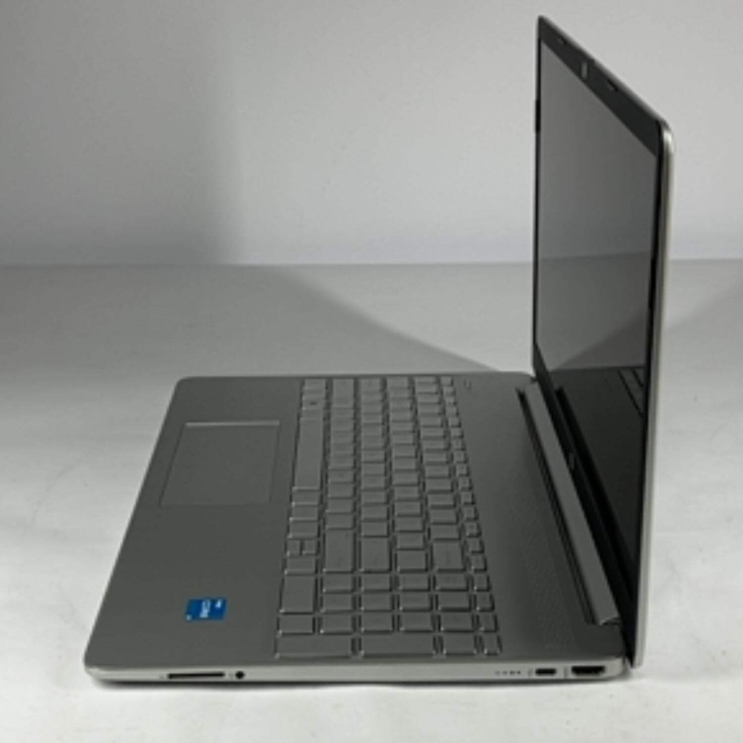 HP Laptop 15-DY2702DX 15.6″ i3-1115G4 3.0GHz 8GB RAM 512GB SSD